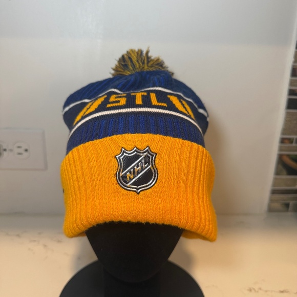 ST-LOUIS-BLUES-BEANIE-LOGO-AND-NAME-WITH-POMPOM-BLUE-YELLOW__BLUES-2021 - Picture 1 of 10